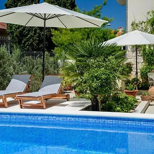 Palace Schoen Milesi - Esense Of Prestige - Private Pool - Old Money Style Luxury - Walking Distance To The Old Town, The And Amenities - Buralux Gasthuis Split