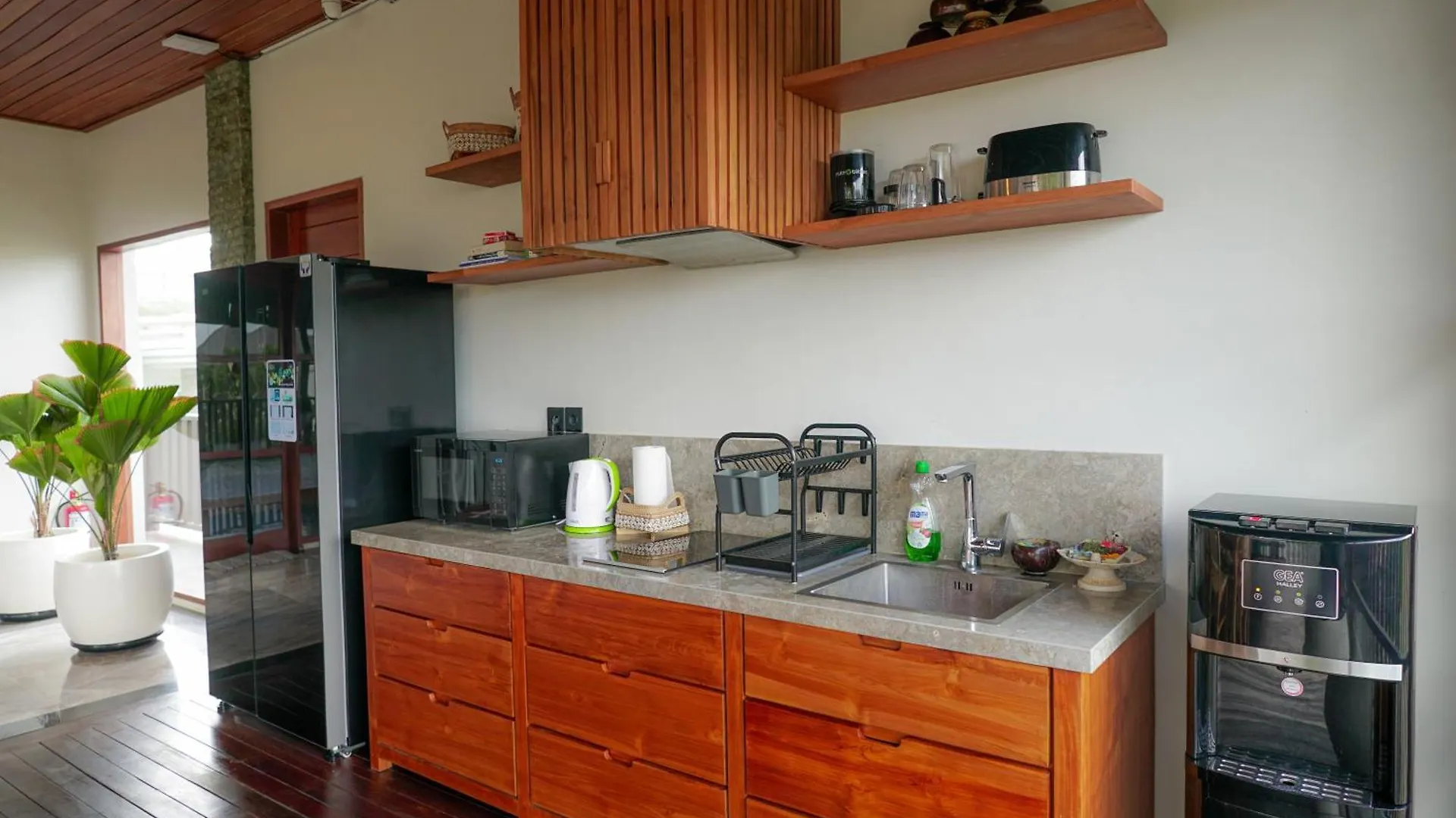 Bed & Breakfast Tropical Beach House Bali Seminyak