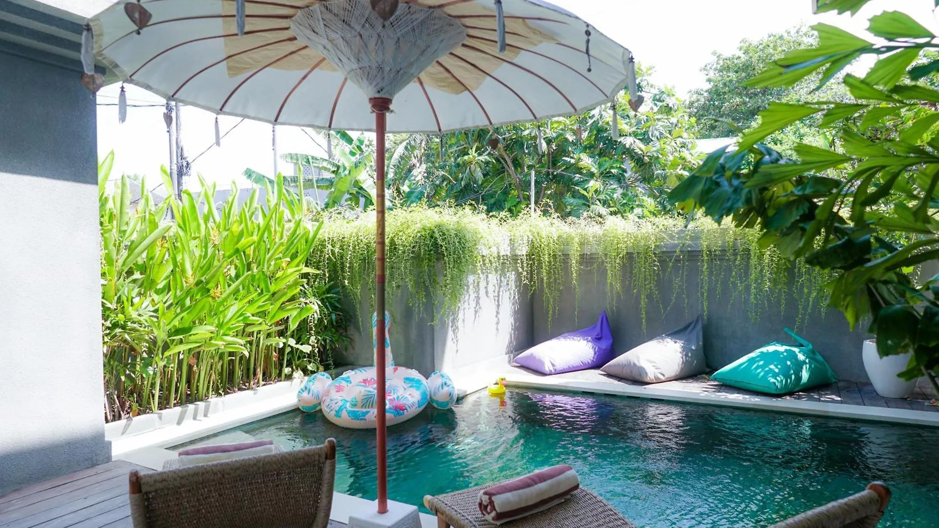 Bed & Breakfast Tropical Beach House Bali Seminyak