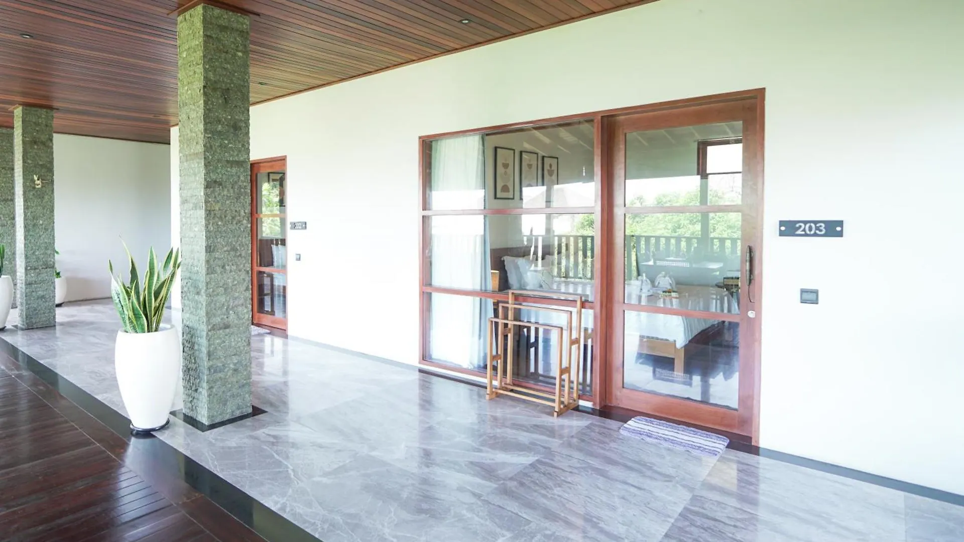 Tropical Beach House Bali Seminyak  Seminyak (Bali)