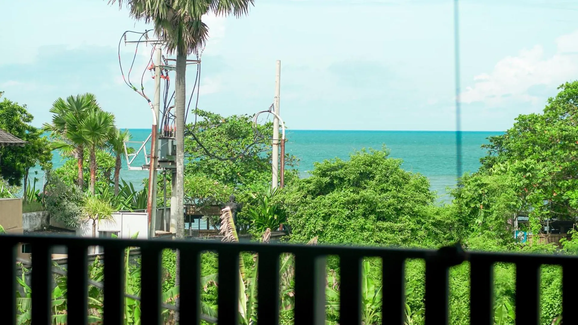 Tropical Beach House Bali Seminyak  Bed & Breakfast